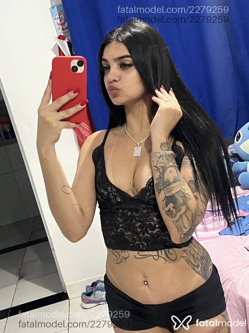 Acompanhante mulher com cabelo castanho de olhos mel - Bia Prado