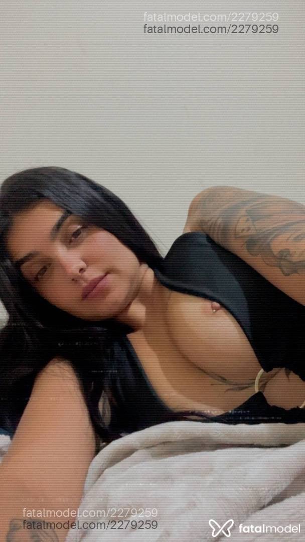 Acompanhante mulher com cabelo castanho de olhos mel - Bia Prado