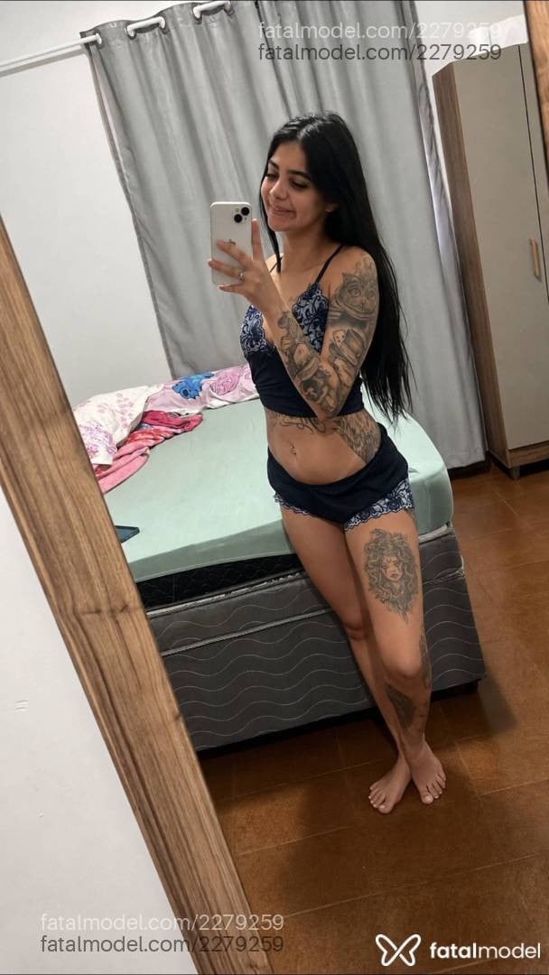 Acompanhante mulher com cabelo castanho de olhos mel - Bia Prado