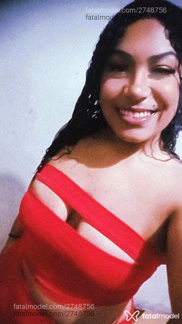 Acompanhante mulher com cabelo castanho de olhos castanhos em Rio Grande - Larissa