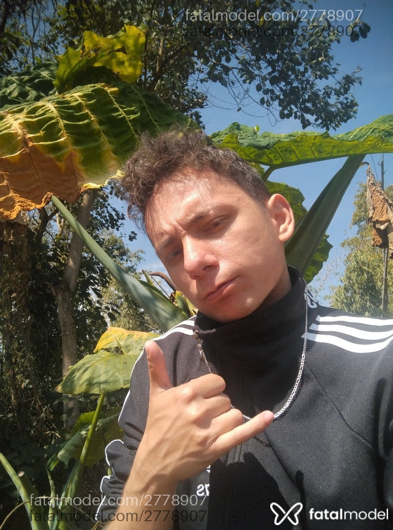 Acompanhante homem com cabelo castanho de olhos pretos em Londrina - Magnata