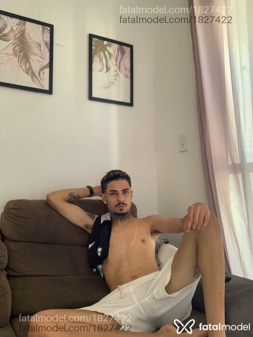 Acompanhante homem morena (o) de olhos pretos - Víctor Azevedo Acompanhante homem morena (o) de olhos pretos - Víctor Azevedo