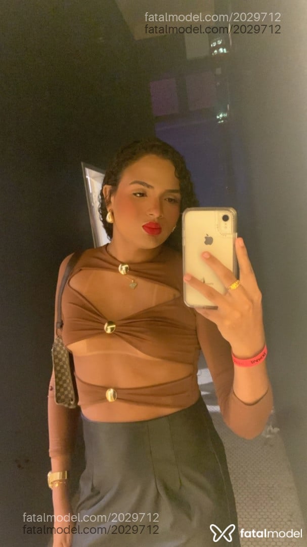 Acompanhante mulher trans morena (o) de olhos castanhos em São Paulo - Maelle