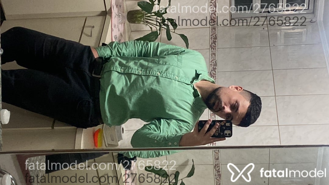 Acompanhante homem com cabelo castanho de olhos verdes - Alec Vice Acompanhante homem com cabelo castanho de olhos verdes - Alec Vice