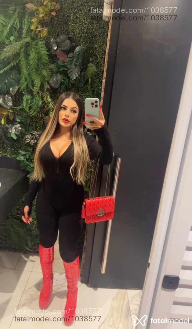 Acompanhante mulher com cabelo colorido de olhos castanhos em Santos - Alexia