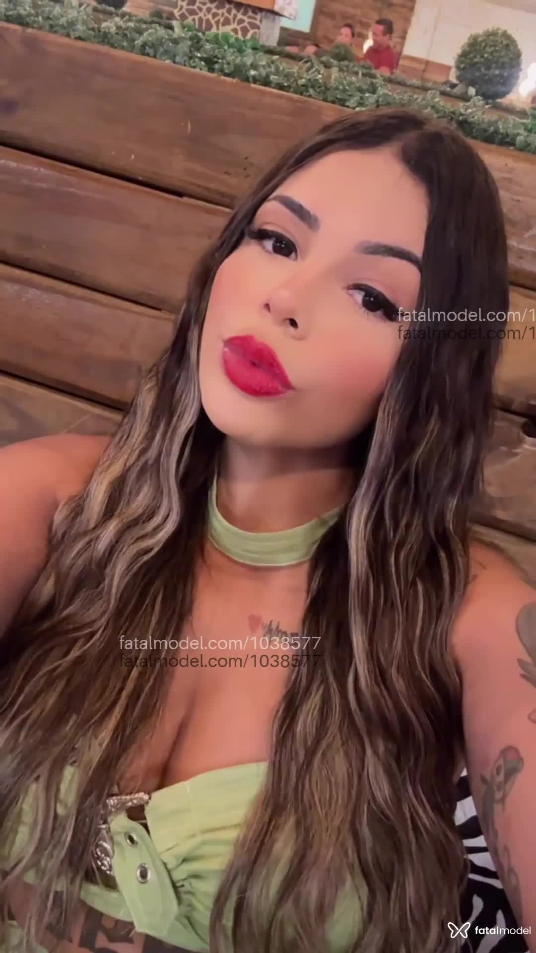 Acompanhante mulher com cabelo colorido de olhos castanhos em Santos - Alexia