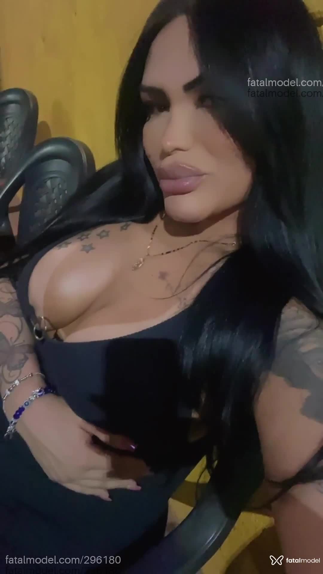 Acompanhante travesti morena (o) de olhos castanhos - PEURIS HILLARY