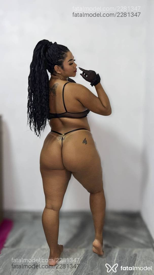 Acompanhante mulher loira (o) de olhos pretos - Luara