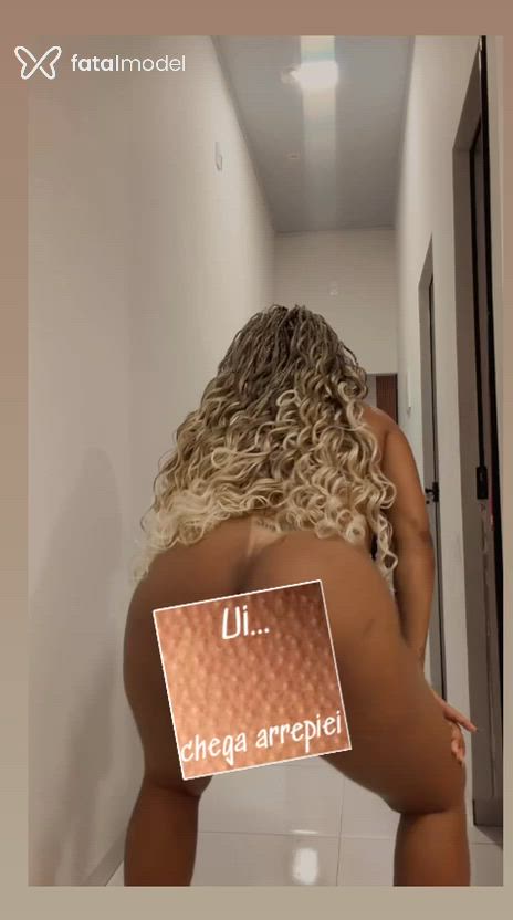 Acompanhante mulher loira (o) de olhos pretos - Luara Acompanhante mulher loira (o) de olhos pretos - Luara