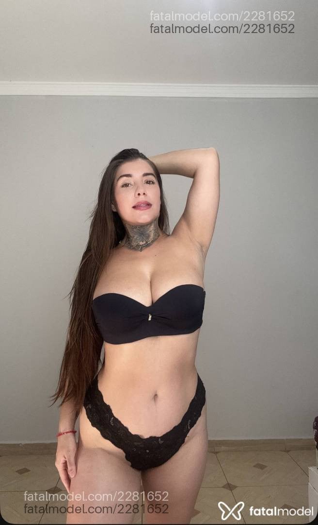 Acompanhante mulher loira (o) de olhos mel em Patos de Minas - Antonella Soliva
