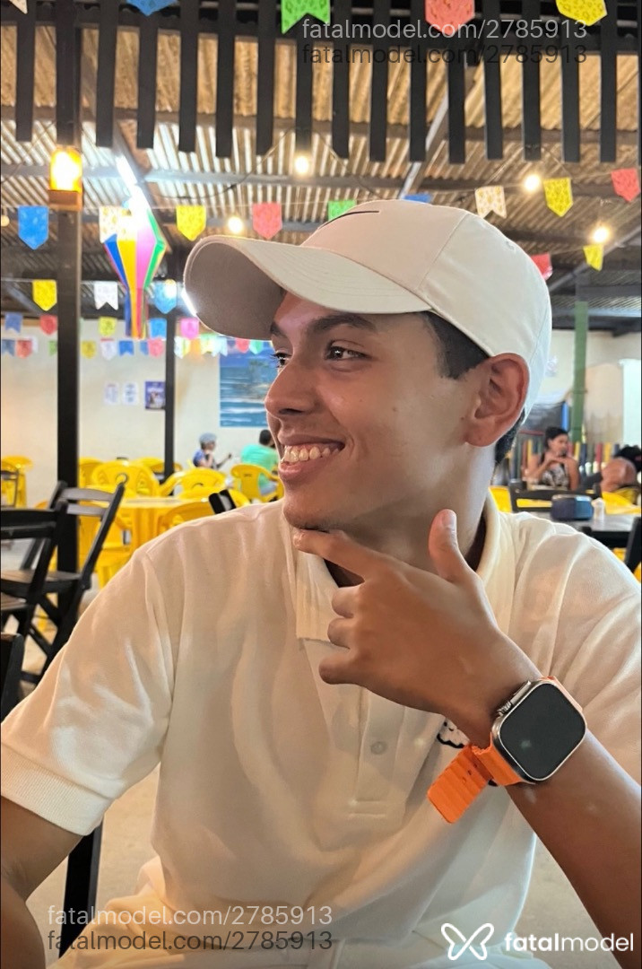 Acompanhante homem morena (o) de olhos castanhos em Virtual - Luiz Felipe