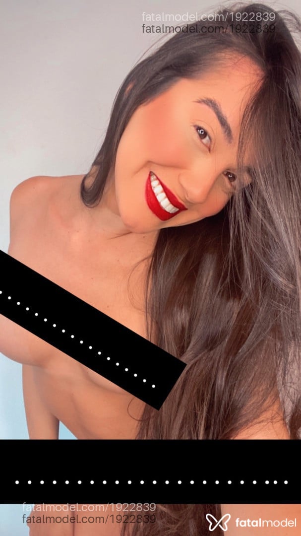 Acompanhante mulher com cabelo castanho de olhos castanhos em Virtual - Bruna Costta