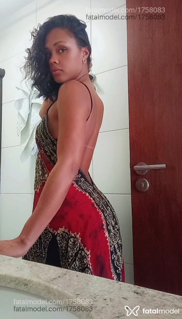 Acompanhante mulher com cabelo castanho de olhos castanhos em Recife - Raíra Berillo