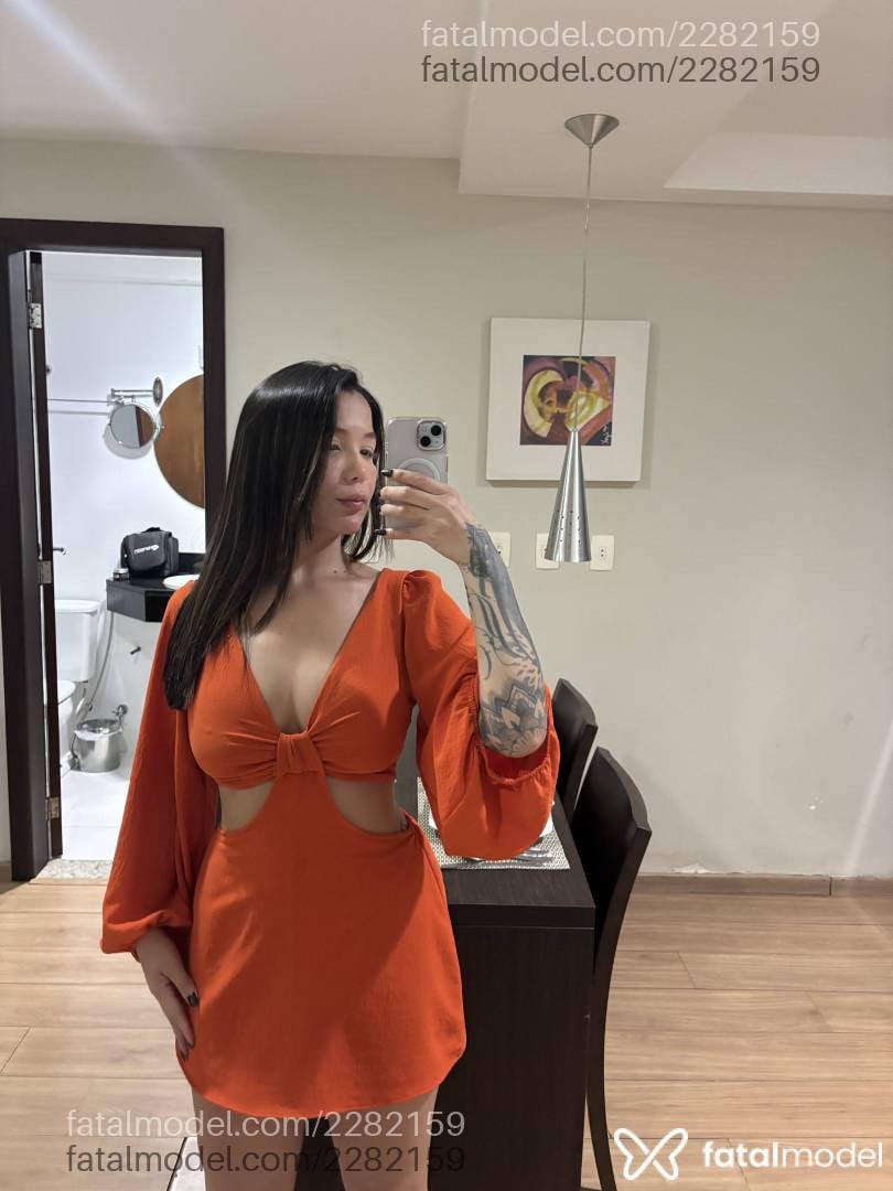 Acompanhante mulher morena (o) de olhos castanhos - Izzie Lins