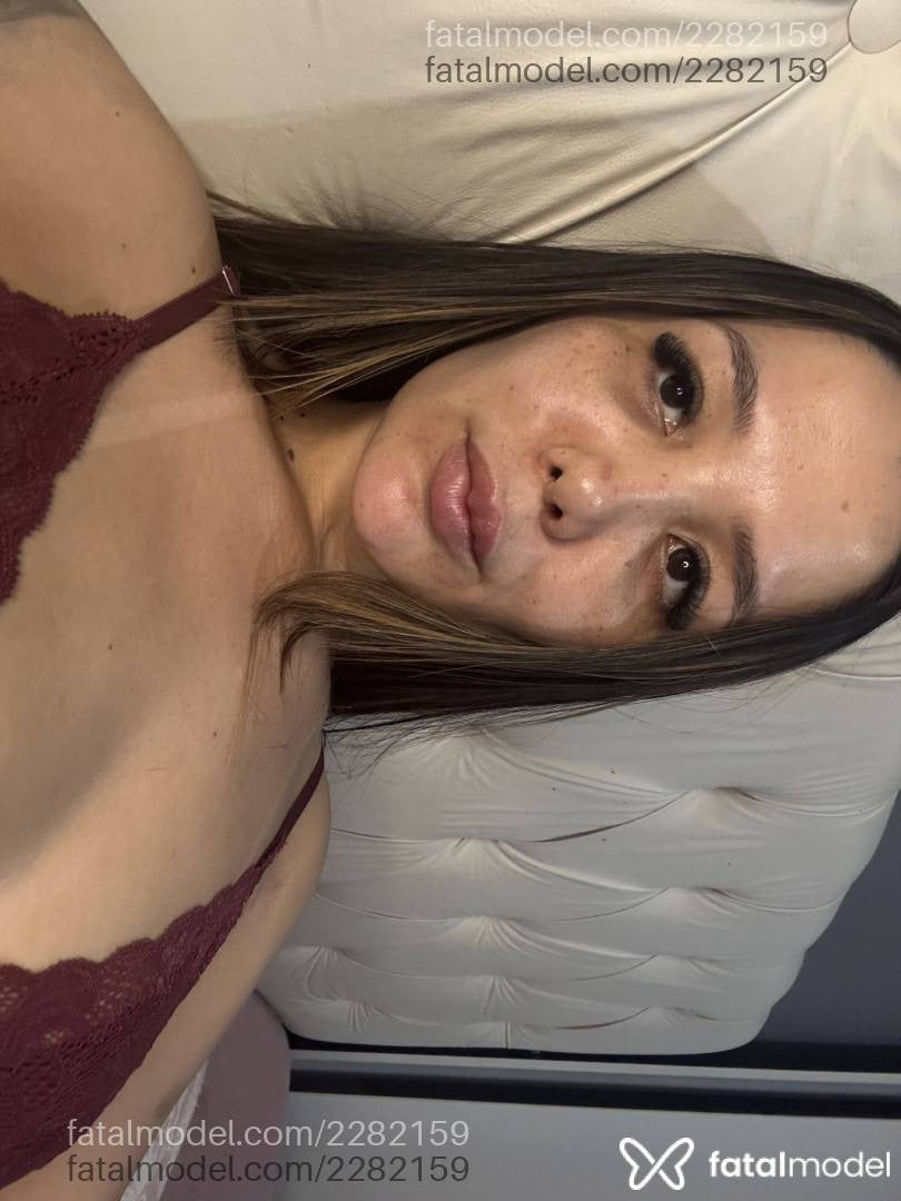 Acompanhante mulher morena (o) de olhos castanhos - Izzie Lins