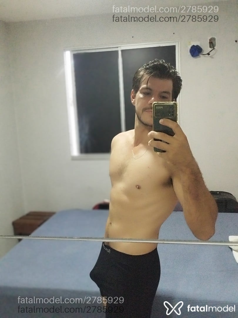 Acompanhante homem com cabelo castanho de olhos castanhos em Cuiabá - Conrado