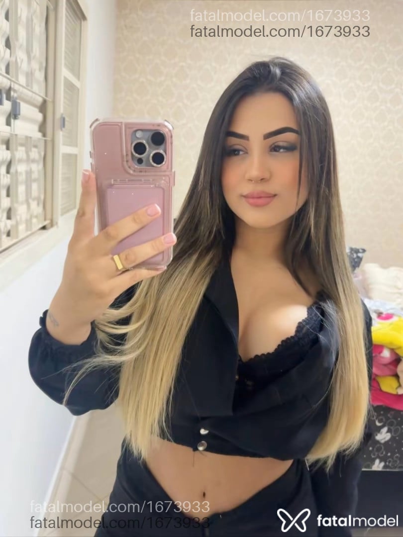 Acompanhante mulher loira (o) de olhos castanhos - Carol