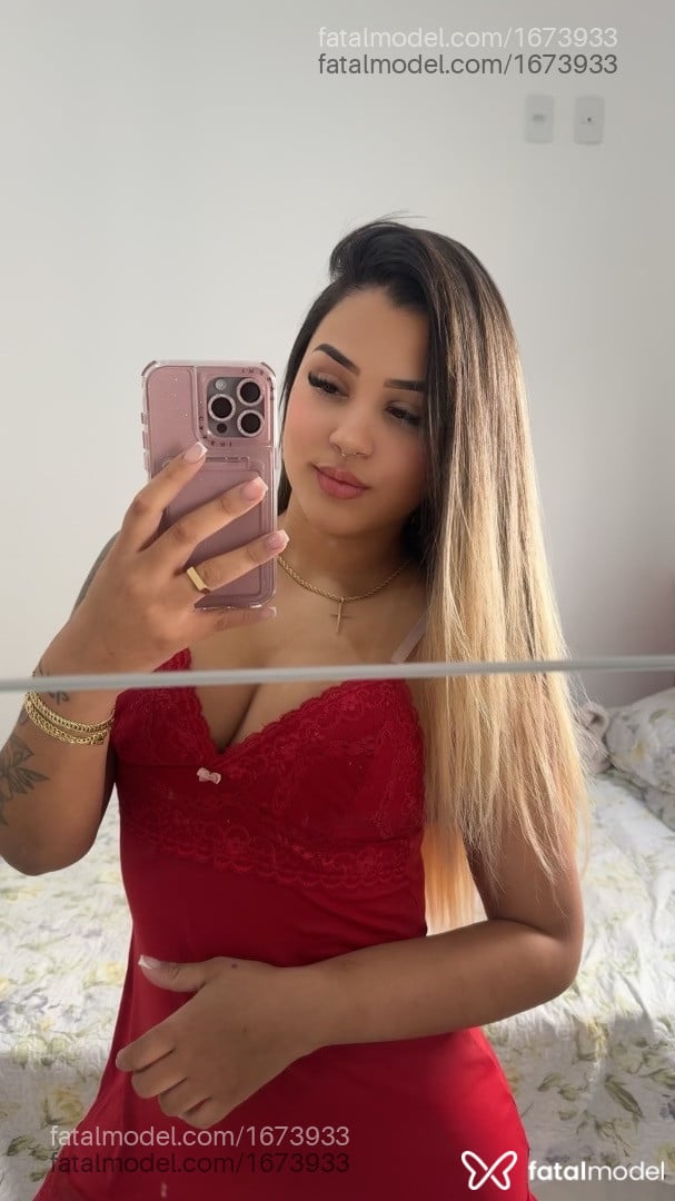 Acompanhante mulher loira (o) de olhos castanhos - Carol
