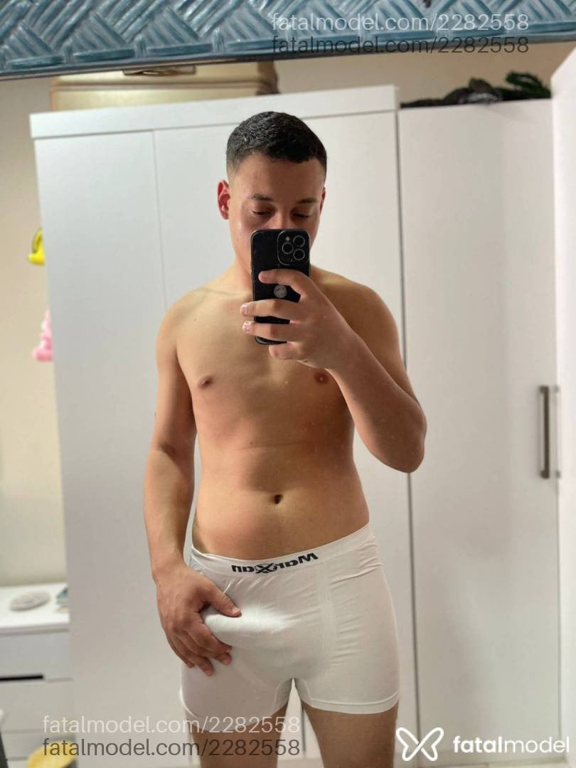 Acompanhante homem morena (o) de olhos castanhos em Virtual - Vinicius Giovana