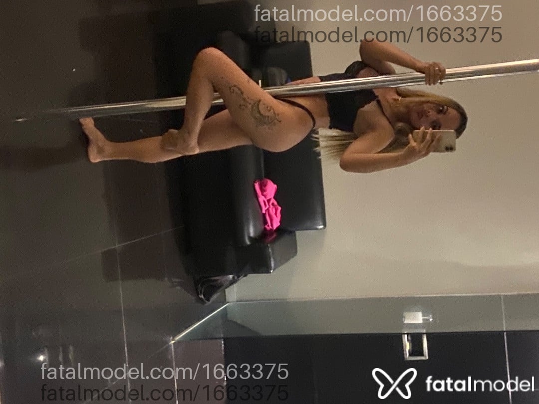 Acompanhante mulher trans loira (o) de olhos castanhos em Goiânia Acompanhante mulher trans loira (o) de olhos castanhos em Goiânia - Beatriz