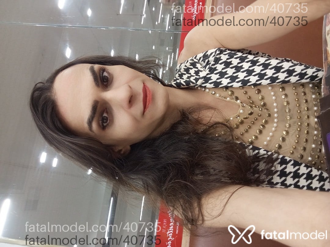 Acompanhante travesti com cabelo castanho de olhos castanhos - Nati Farias Acompanhante travesti com cabelo castanho de olhos castanhos - Nati Farias