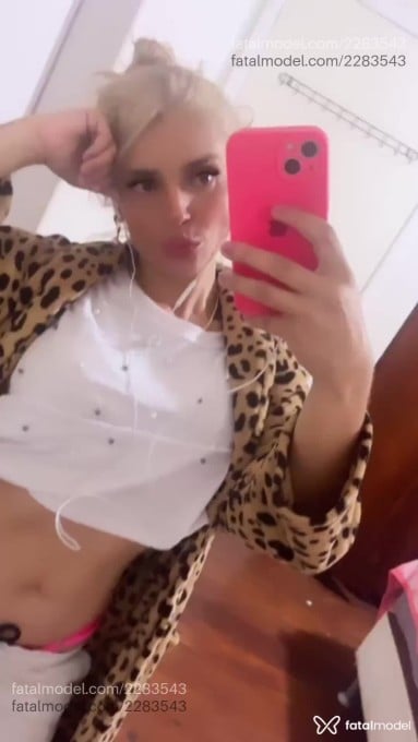 Acompanhante mulher loira (o) de olhos castanhos em Itajaí - Fer Bella