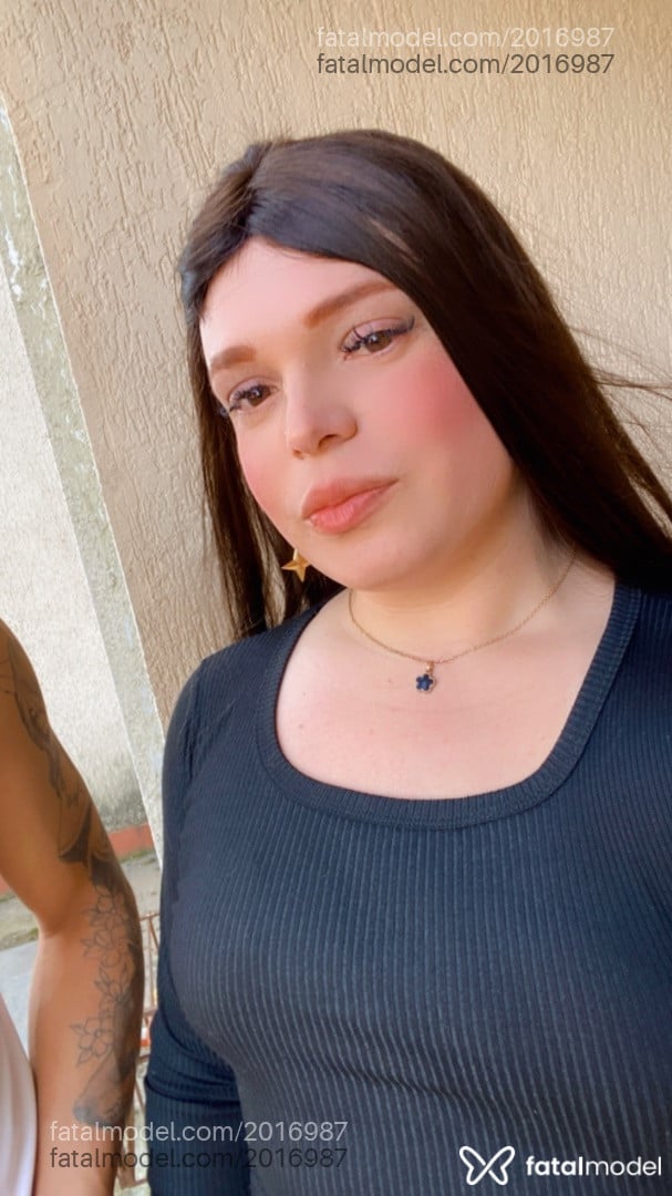 Acompanhante mulher trans com cabelo castanho de olhos mel em Porto Alegre - Manuellla Camargo