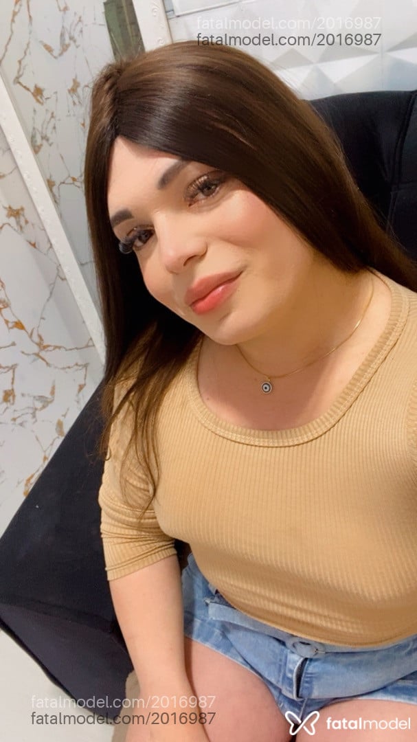 Acompanhante mulher trans com cabelo castanho de olhos mel em Porto Alegre - Manuellla Camargo