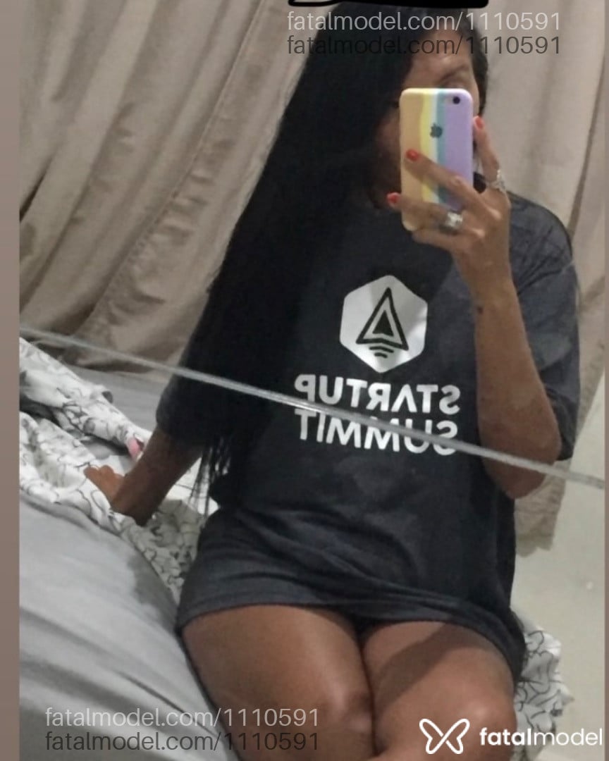 Acompanhante mulher com cabelo castanho de olhos castanhos em Chapecó Acompanhante mulher com cabelo castanho de olhos castanhos em Chapecó - Martina