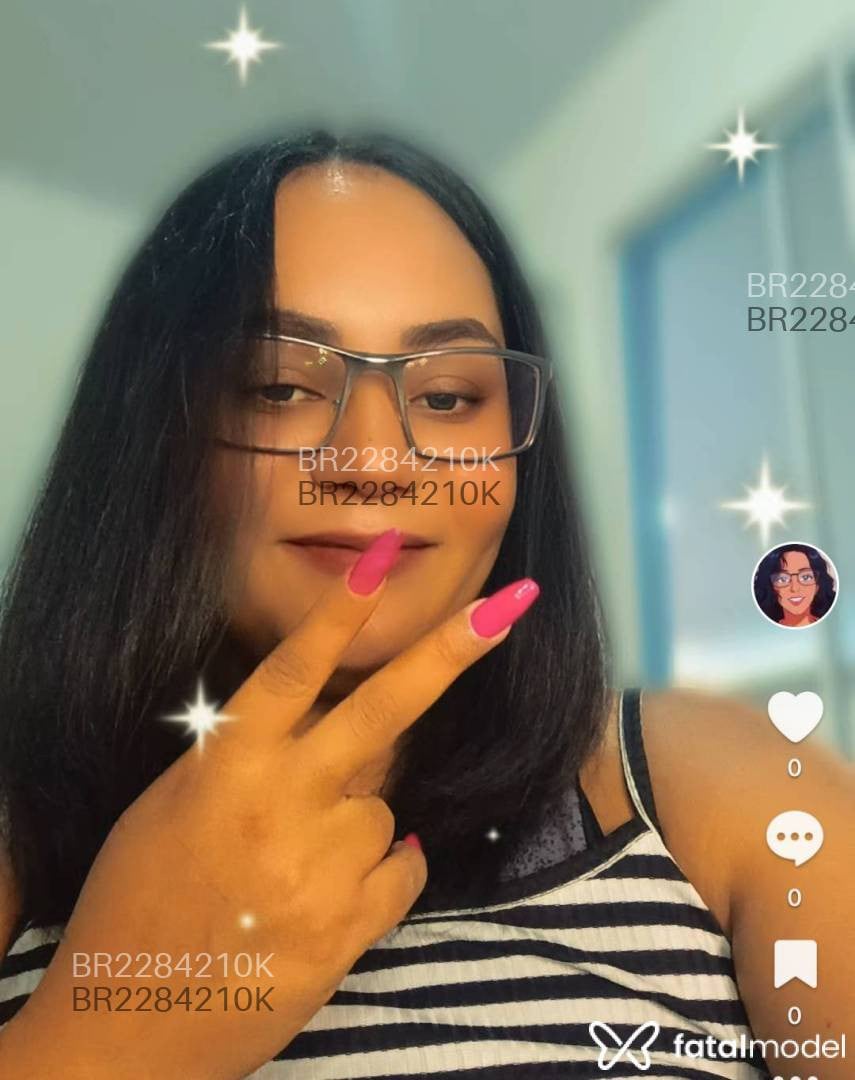 Acompanhante mulher com cabelo castanho de olhos verdes em Curitiba - Julia Soares