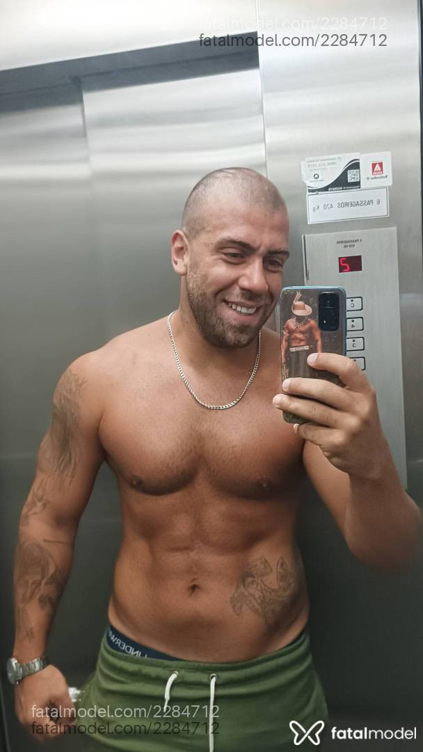 Acompanhante homem sem cabelo de olhos verdes em São Paulo - Victor Hugo