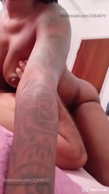 Acompanhante mulher morena (o) de olhos pretos em Divinópolis - Iza Bahia