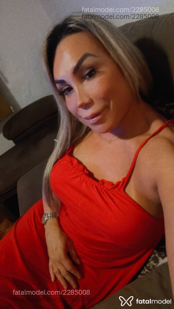 Acompanhante mulher trans loira (o) de olhos castanhos - Luciane Grimaldil