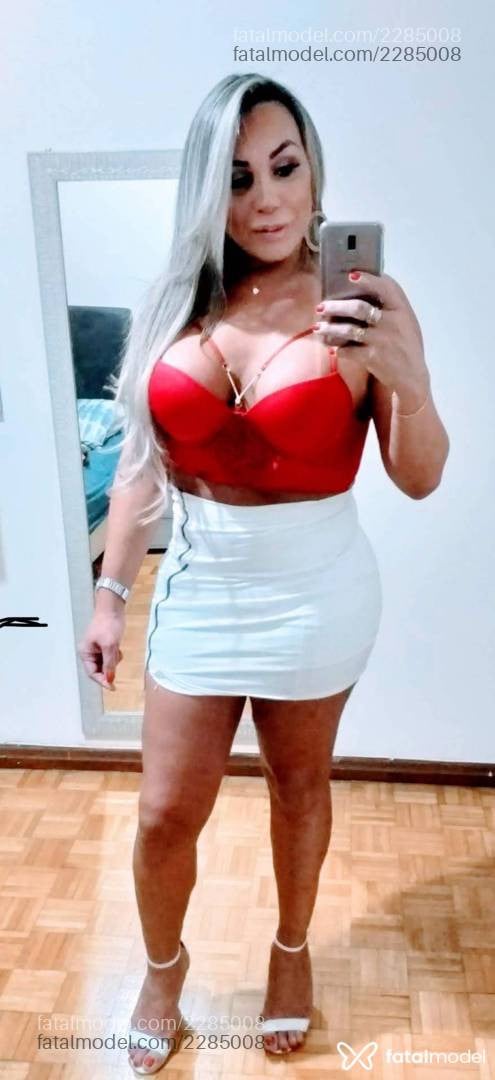 Acompanhante mulher trans loira (o) de olhos castanhos - Luciane Grimaldil