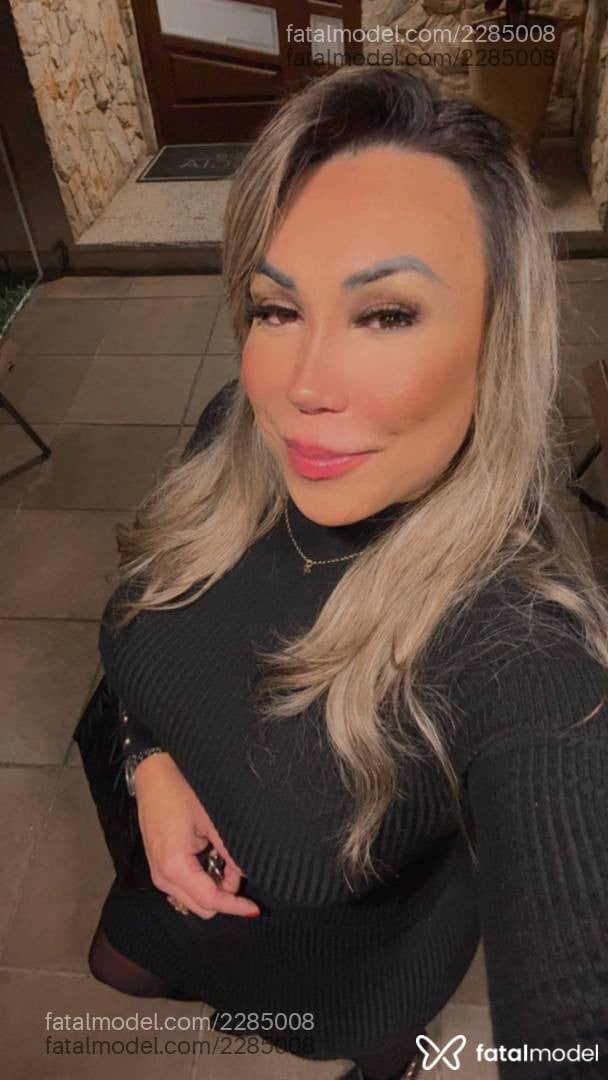 Acompanhante mulher trans loira (o) de olhos castanhos - Luciane Grimaldil