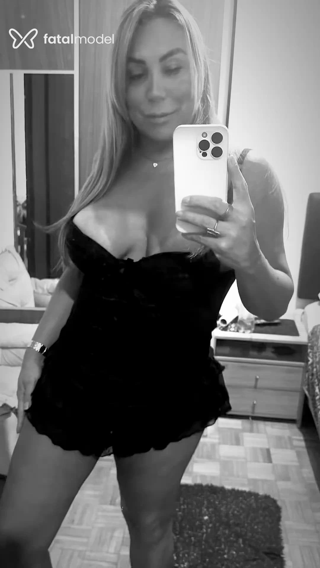 Acompanhante mulher trans loira (o) de olhos castanhos - Luciane Grimaldil