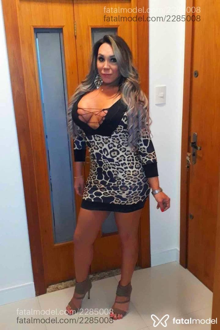Acompanhante mulher trans loira (o) de olhos castanhos - Luciane Grimaldil