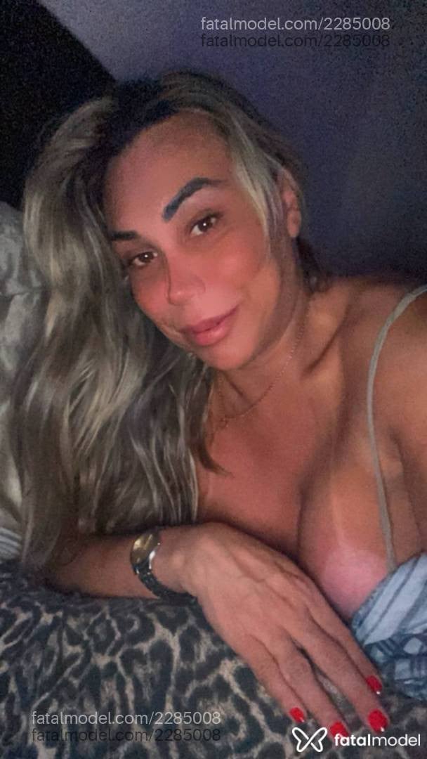 Acompanhante mulher trans loira (o) de olhos castanhos - Luciane Grimaldil