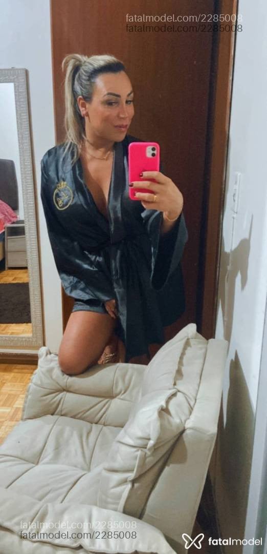 Acompanhante mulher trans loira (o) de olhos castanhos - Luciane Grimaldil