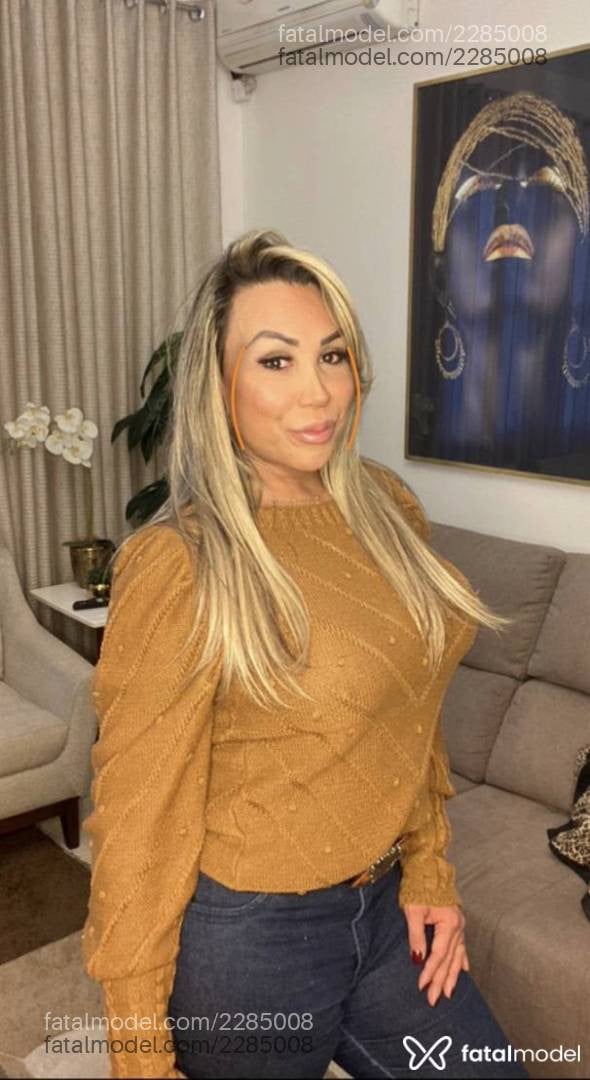 Acompanhante mulher trans loira (o) de olhos castanhos - Luciane Grimaldil