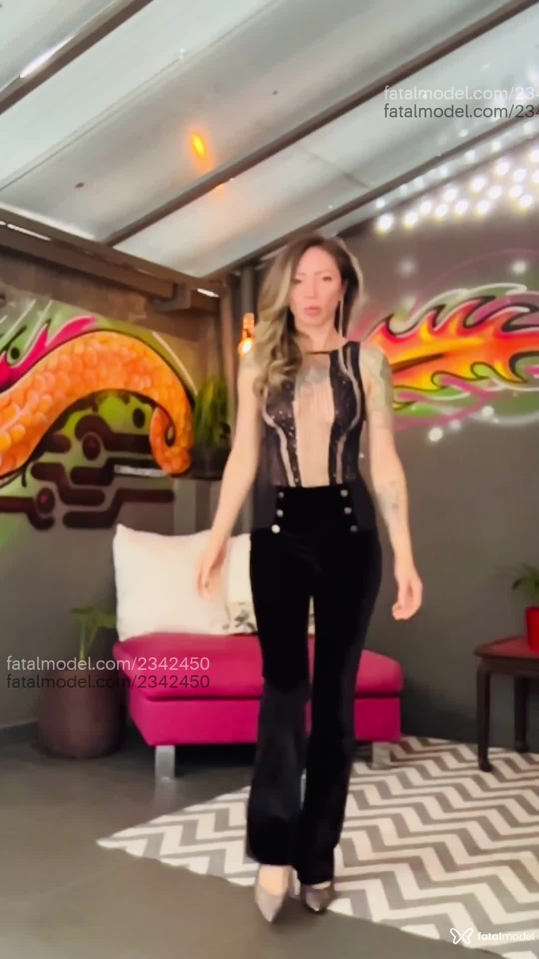 Acompanhante mulher loira (o) de olhos castanhos em São Paulo - Sarah