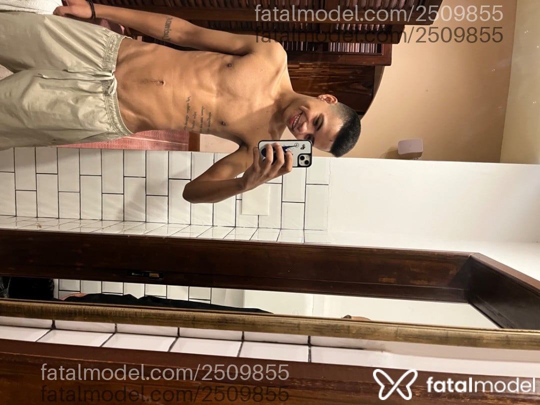 Acompanhante homem morena (o) de olhos castanhos em Santos - Pietro Salim