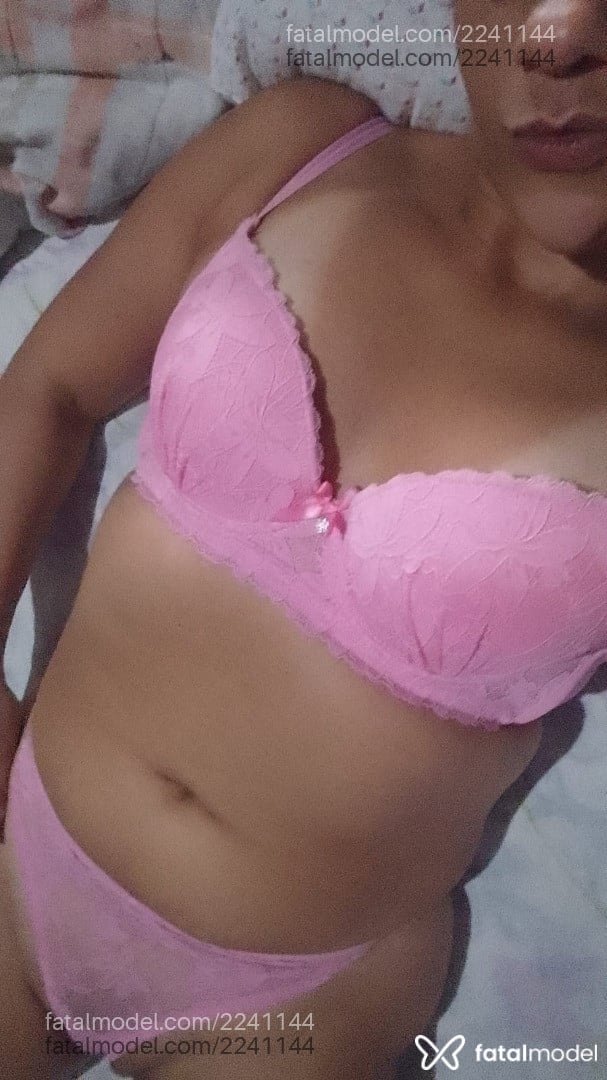 Acompanhante mulher com cabelo castanho de olhos castanhos em Cariacica - Morena flor
