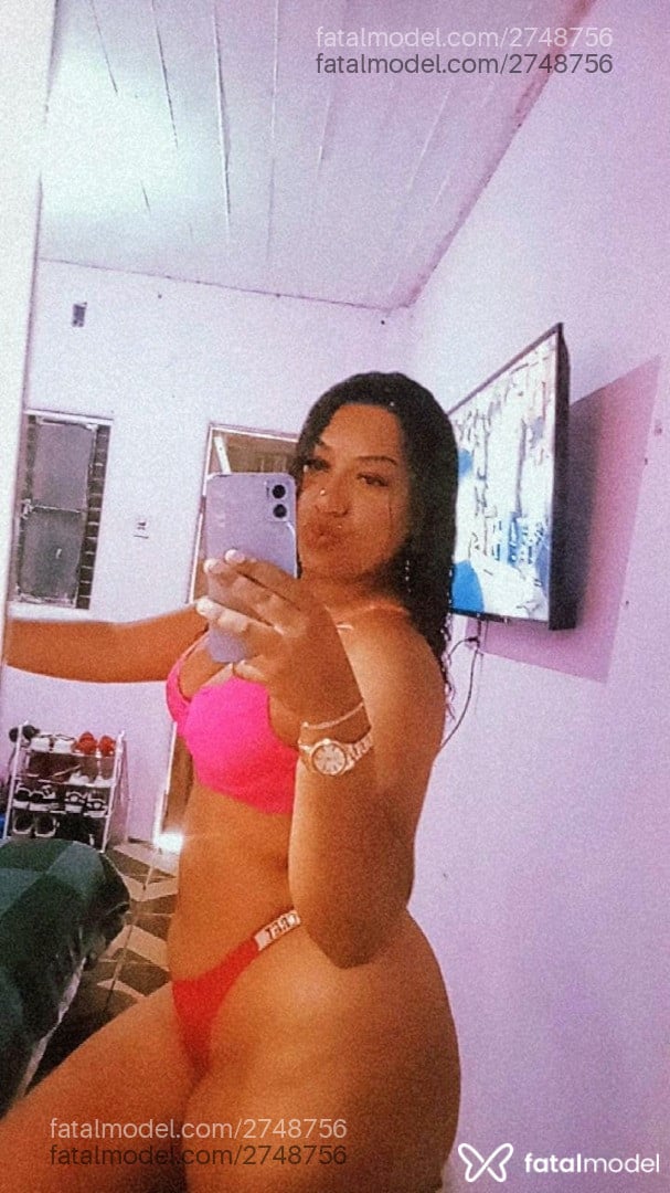 Acompanhante mulher com cabelo castanho de olhos castanhos em Rio Grande Acompanhante mulher com cabelo castanho de olhos castanhos em Rio Grande - Larissa