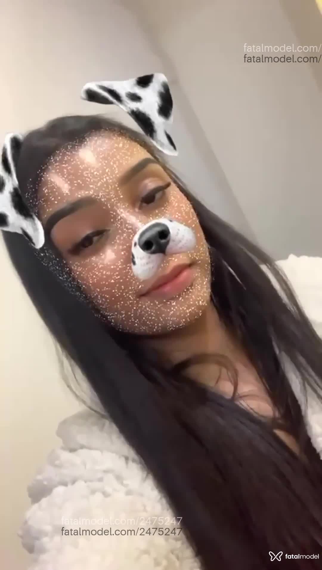 Acompanhante mulher com cabelo castanho de olhos castanhos - Luara