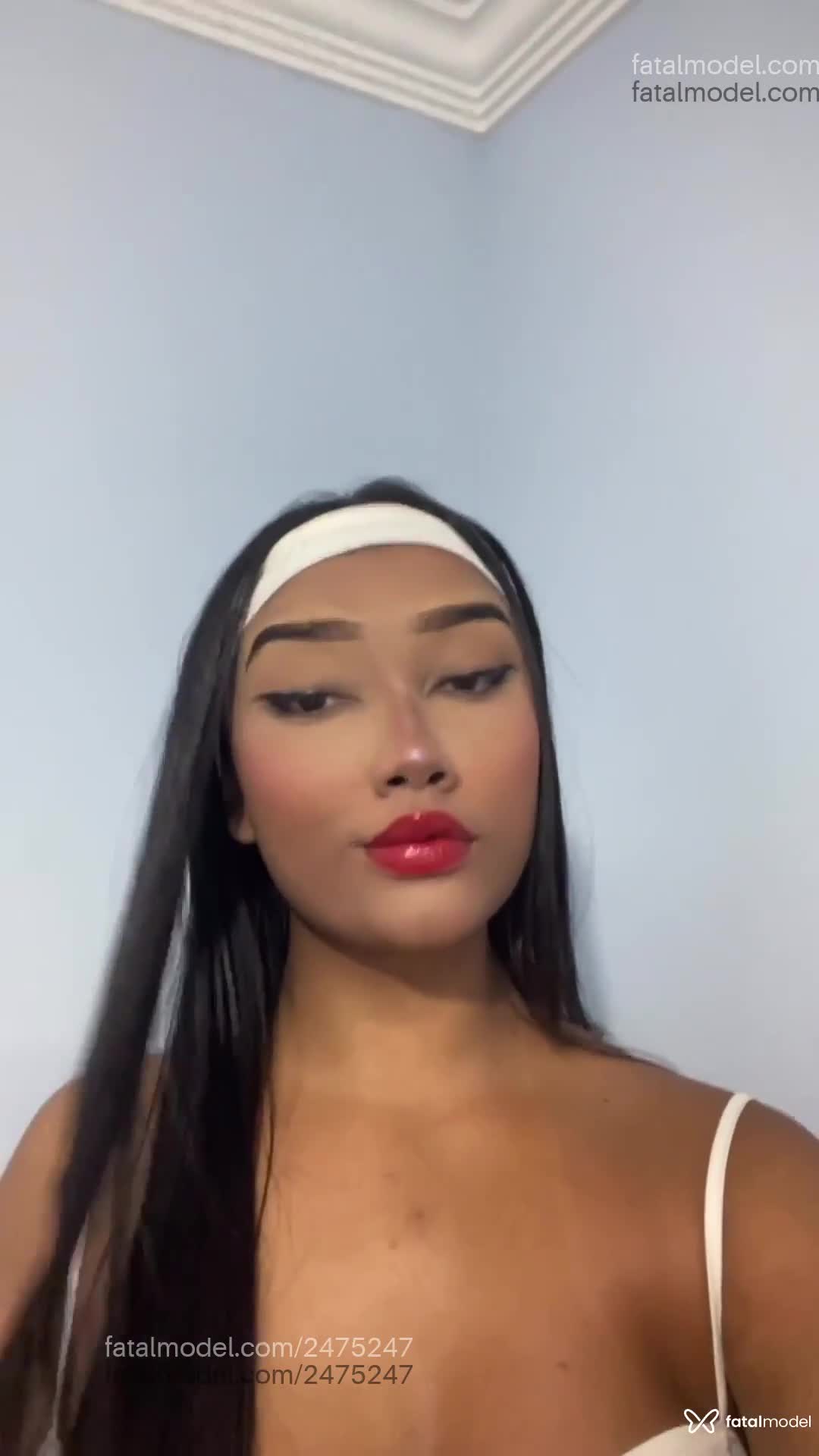 Acompanhante mulher com cabelo castanho de olhos castanhos - Luara