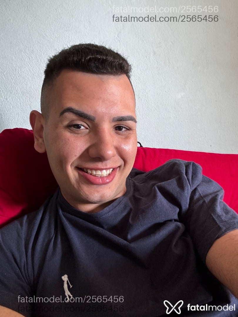 Acompanhante homem morena (o) de olhos castanhos em Virtual - Fernando