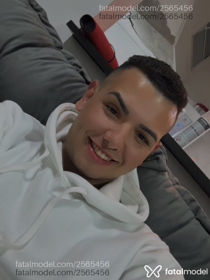Acompanhante homem morena (o) de olhos castanhos em Virtual - Fernando