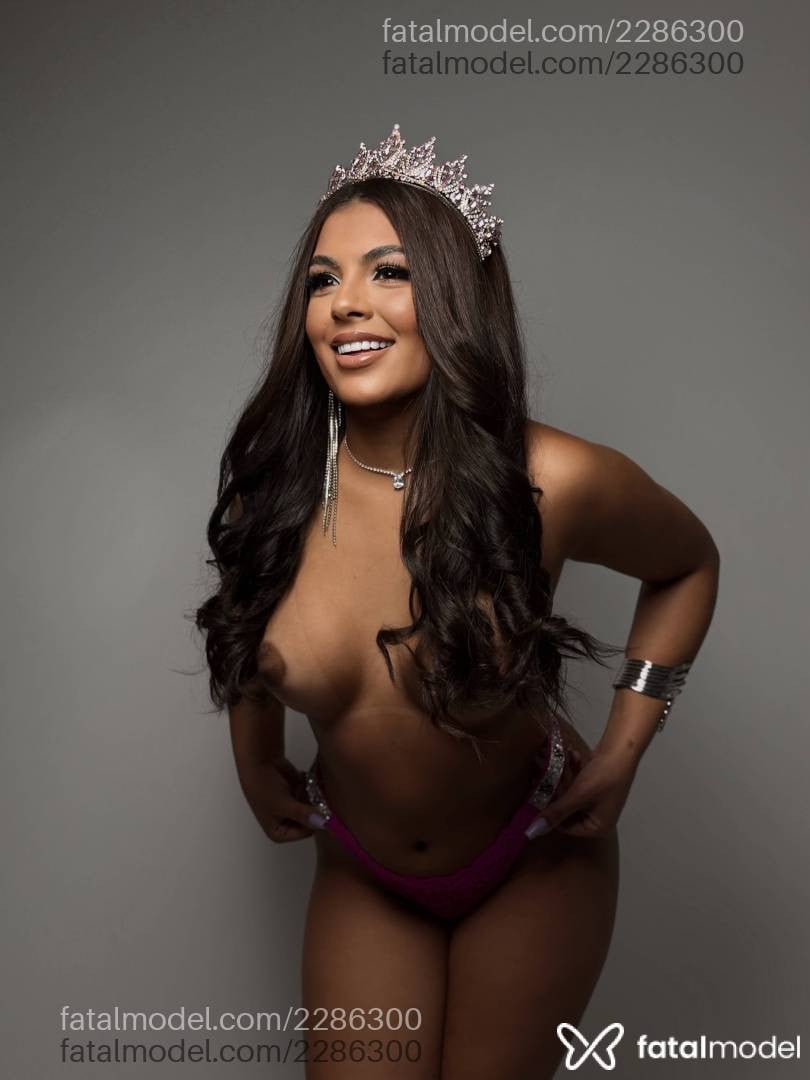 Acompanhante mulher com cabelo castanho de olhos castanhos - Jade Sales