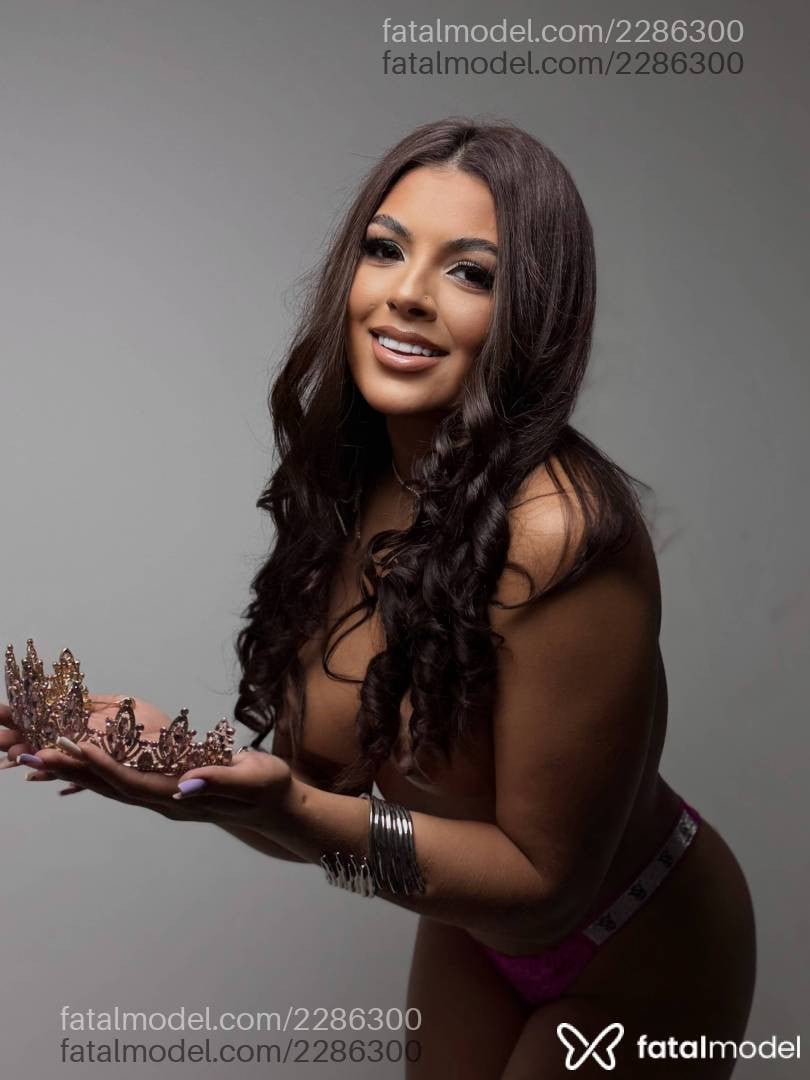 Acompanhante mulher com cabelo castanho de olhos castanhos - Jade Sales